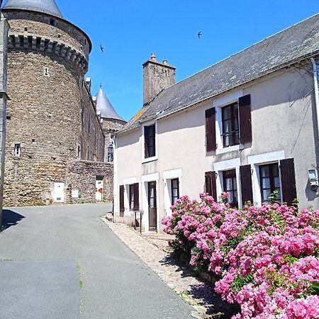 Charming Detached 2 Bedroom Ancient House In Medieval Quarter Of A Small Town In The Pays De La Loire, France Sillé-le-Guillaume Extérieur photo
