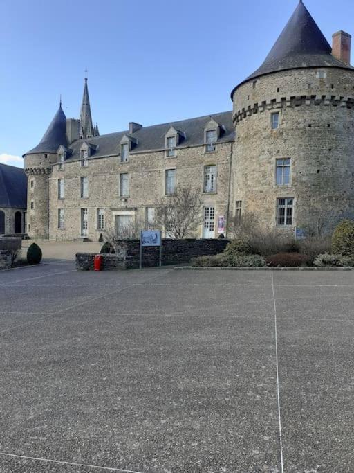 Charming Detached 2 Bedroom Ancient House In Medieval Quarter Of A Small Town In The Pays De La Loire, France Sillé-le-Guillaume Extérieur photo