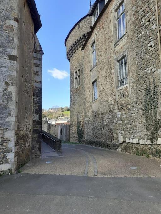 Charming Detached 2 Bedroom Ancient House In Medieval Quarter Of A Small Town In The Pays De La Loire, France Sillé-le-Guillaume Extérieur photo