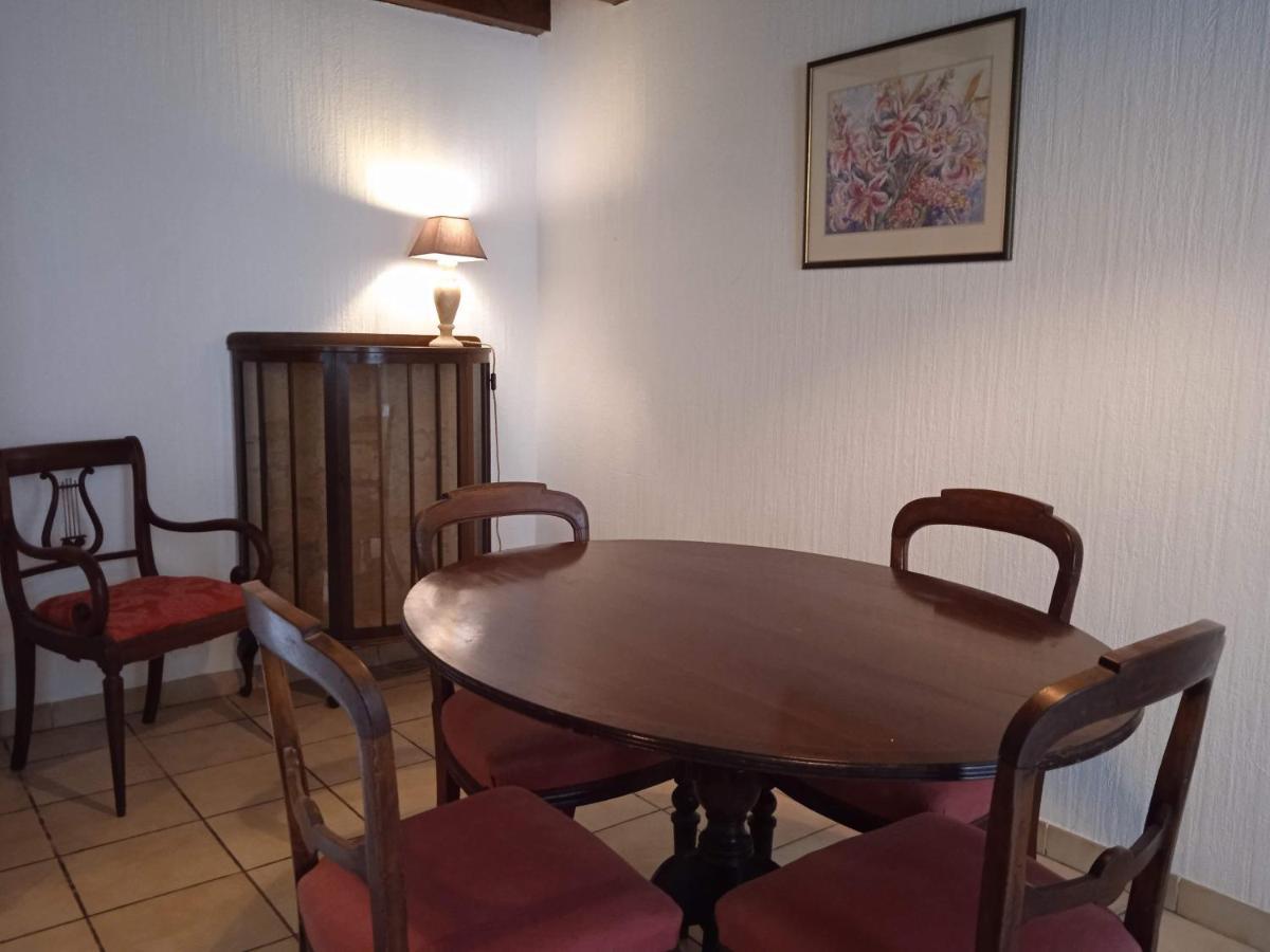 Charming Detached 2 Bedroom Ancient House In Medieval Quarter Of A Small Town In The Pays De La Loire, France Sillé-le-Guillaume Extérieur photo