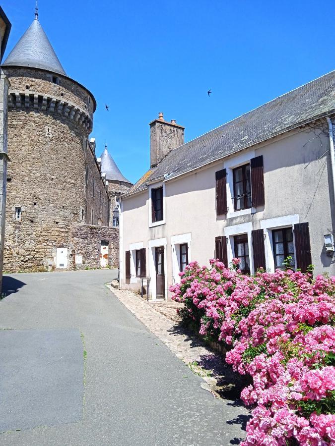 Charming Detached 2 Bedroom Ancient House In Medieval Quarter Of A Small Town In The Pays De La Loire, France Sillé-le-Guillaume Extérieur photo