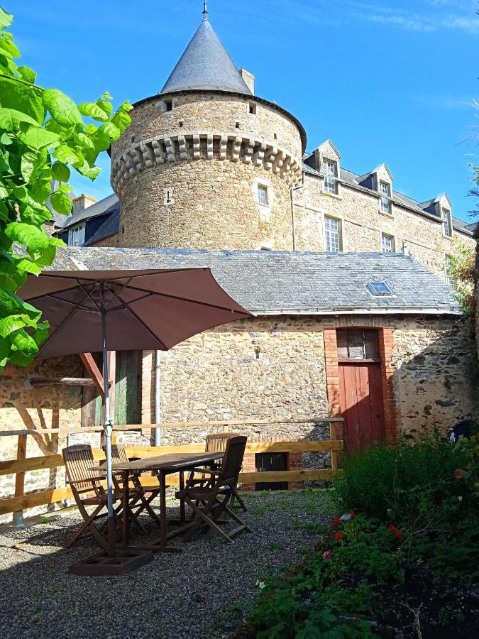 Charming Detached 2 Bedroom Ancient House In Medieval Quarter Of A Small Town In The Pays De La Loire, France Sillé-le-Guillaume Extérieur photo